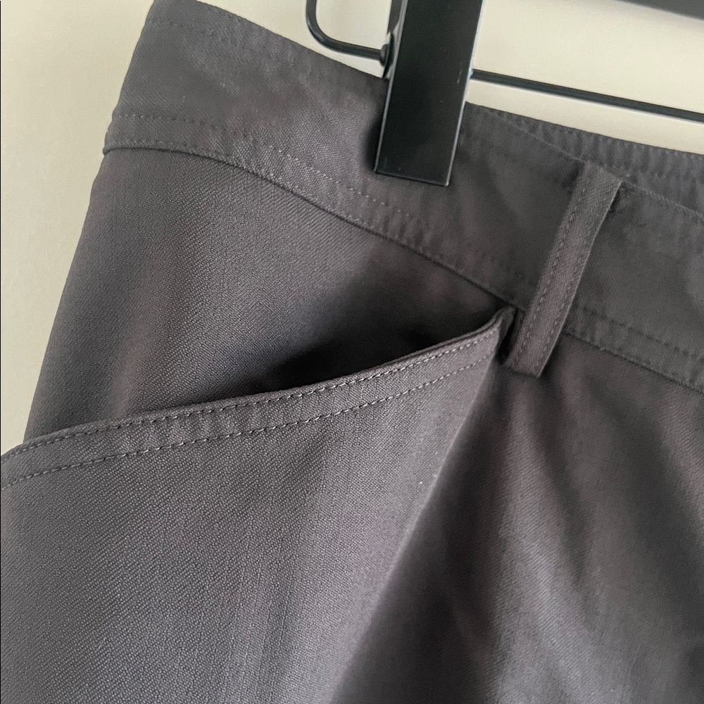Lululemon Cadence Commute Zip Shorts - Picture 3 of 9